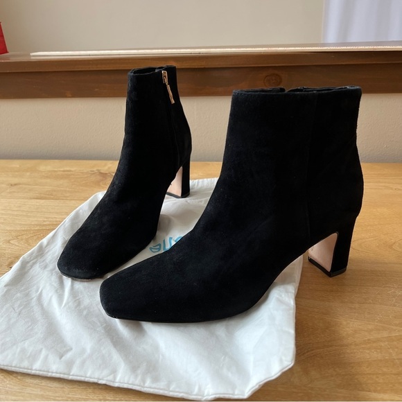 J MCLAUGHLIN GLORIA SUEDE ANKLE BOOT BLACK SZ 6.5 MODERN CHIC PREPPY OFFICE - Picture 1 of 12